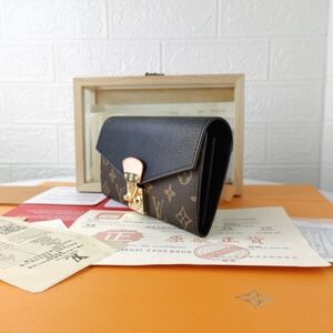 <AUTHENTIC>Louis Vuitton  wallet